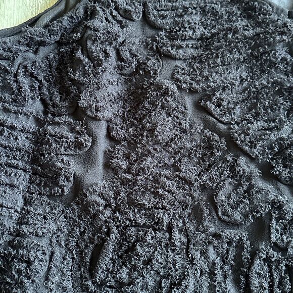 Coldwater Creek  Sleeveless Blouse Size L Black V Neck Embroidered Tunic Top - Picture 6 of 10